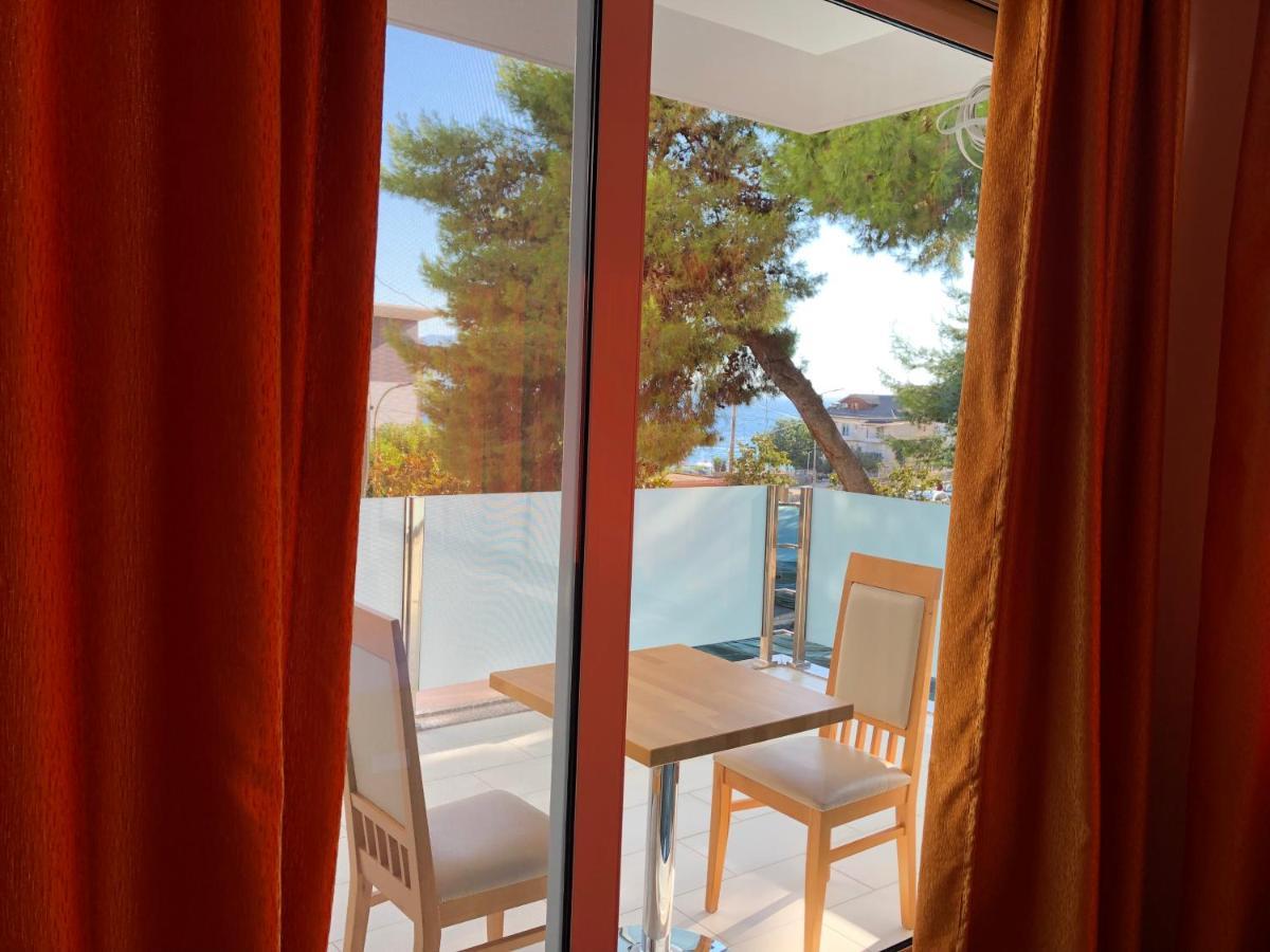 Nemesis Hotel Sarandë エクステリア 写真