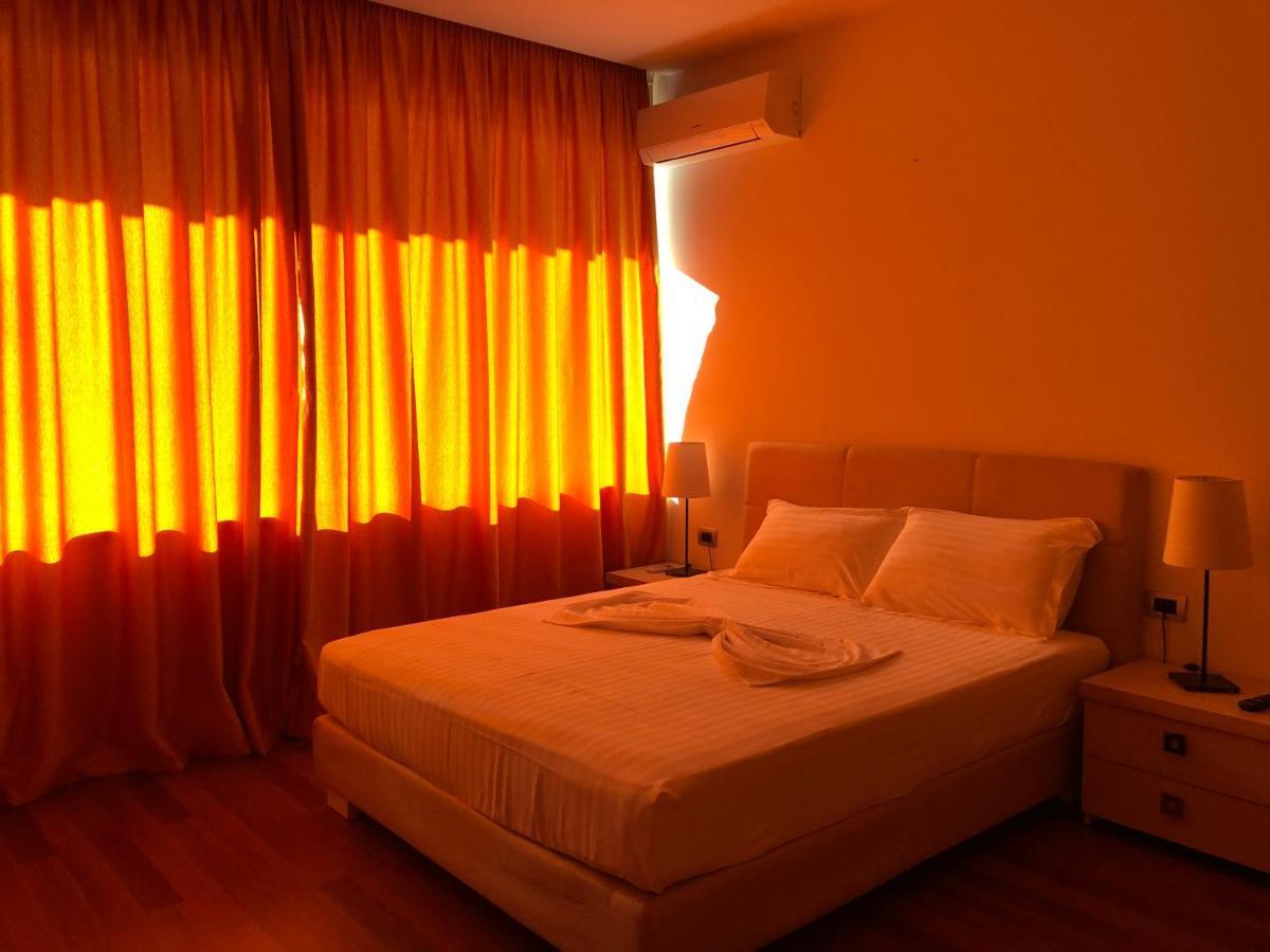 Nemesis Hotel Sarandë エクステリア 写真