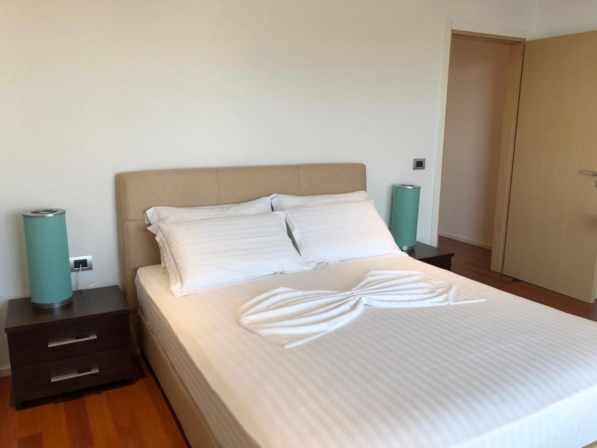 Nemesis Hotel Sarandë エクステリア 写真
