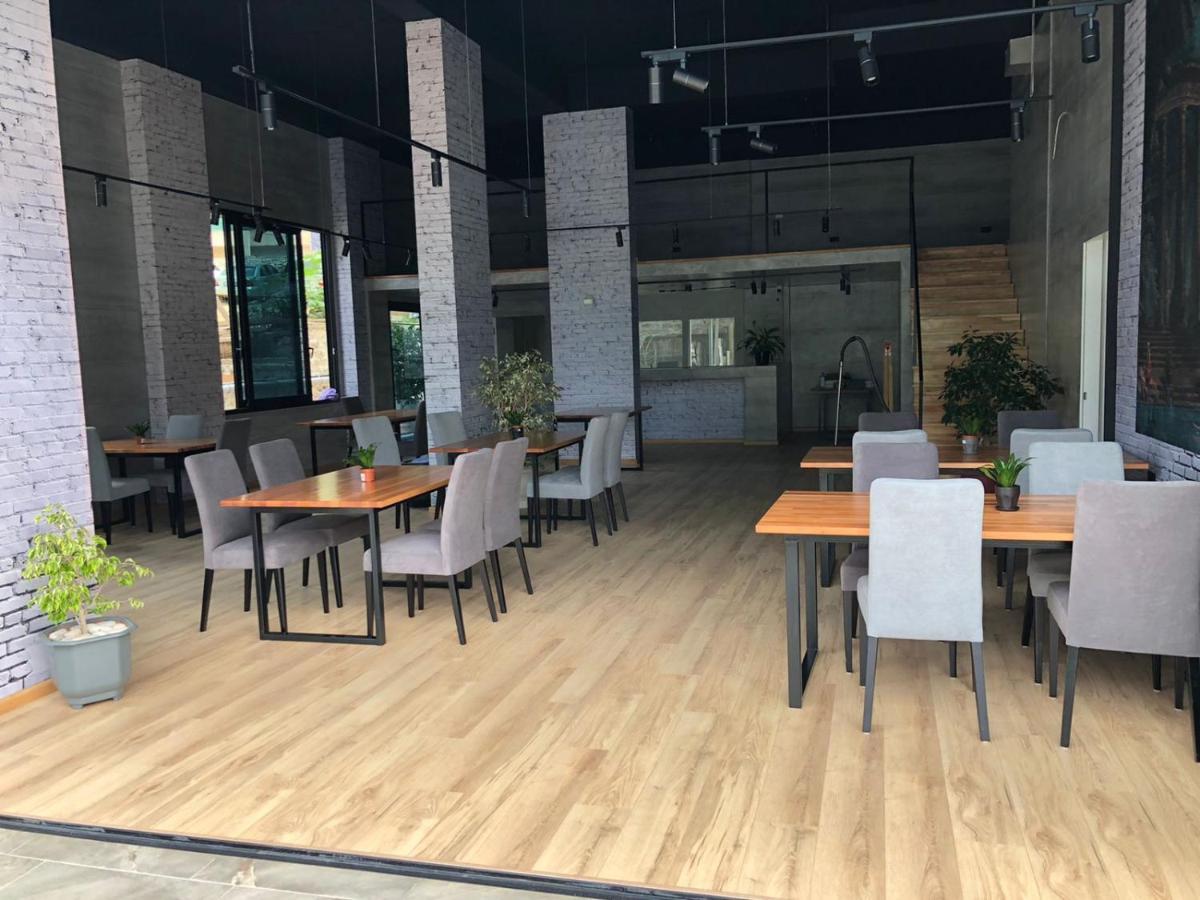 Nemesis Hotel Sarandë エクステリア 写真