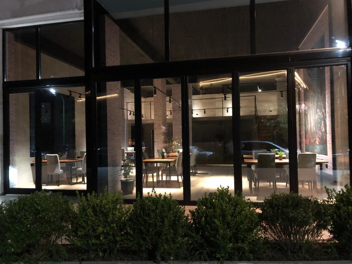 Nemesis Hotel Sarandë エクステリア 写真