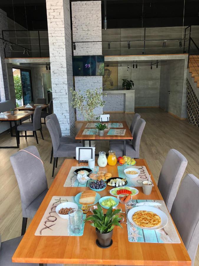 Nemesis Hotel Sarandë エクステリア 写真