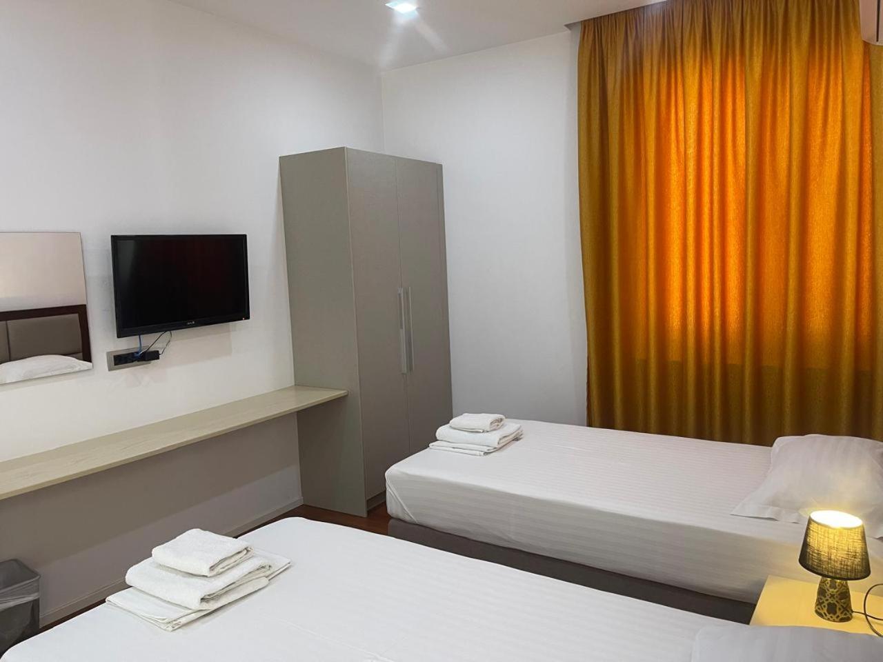 Nemesis Hotel Sarandë エクステリア 写真