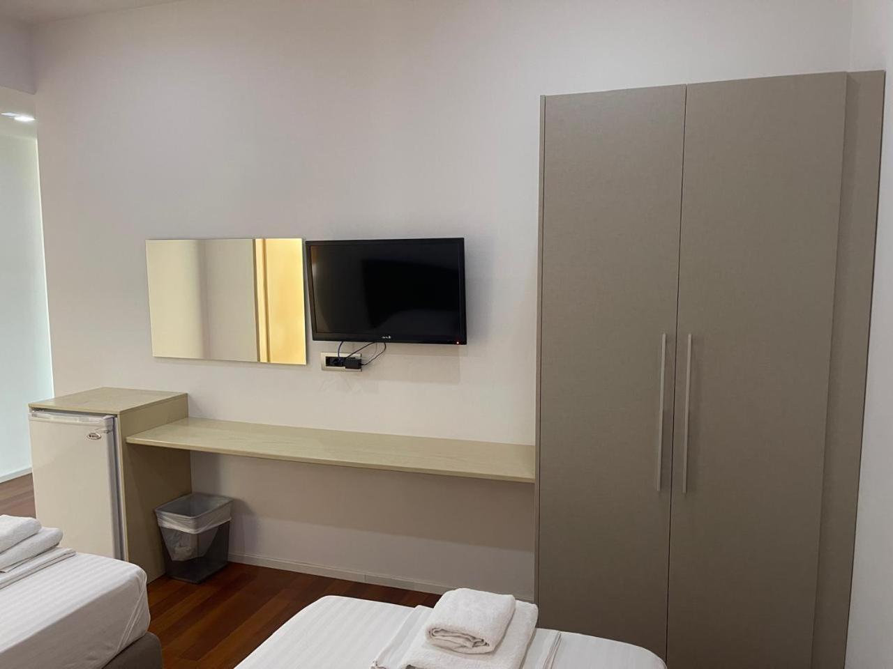 Nemesis Hotel Sarandë エクステリア 写真