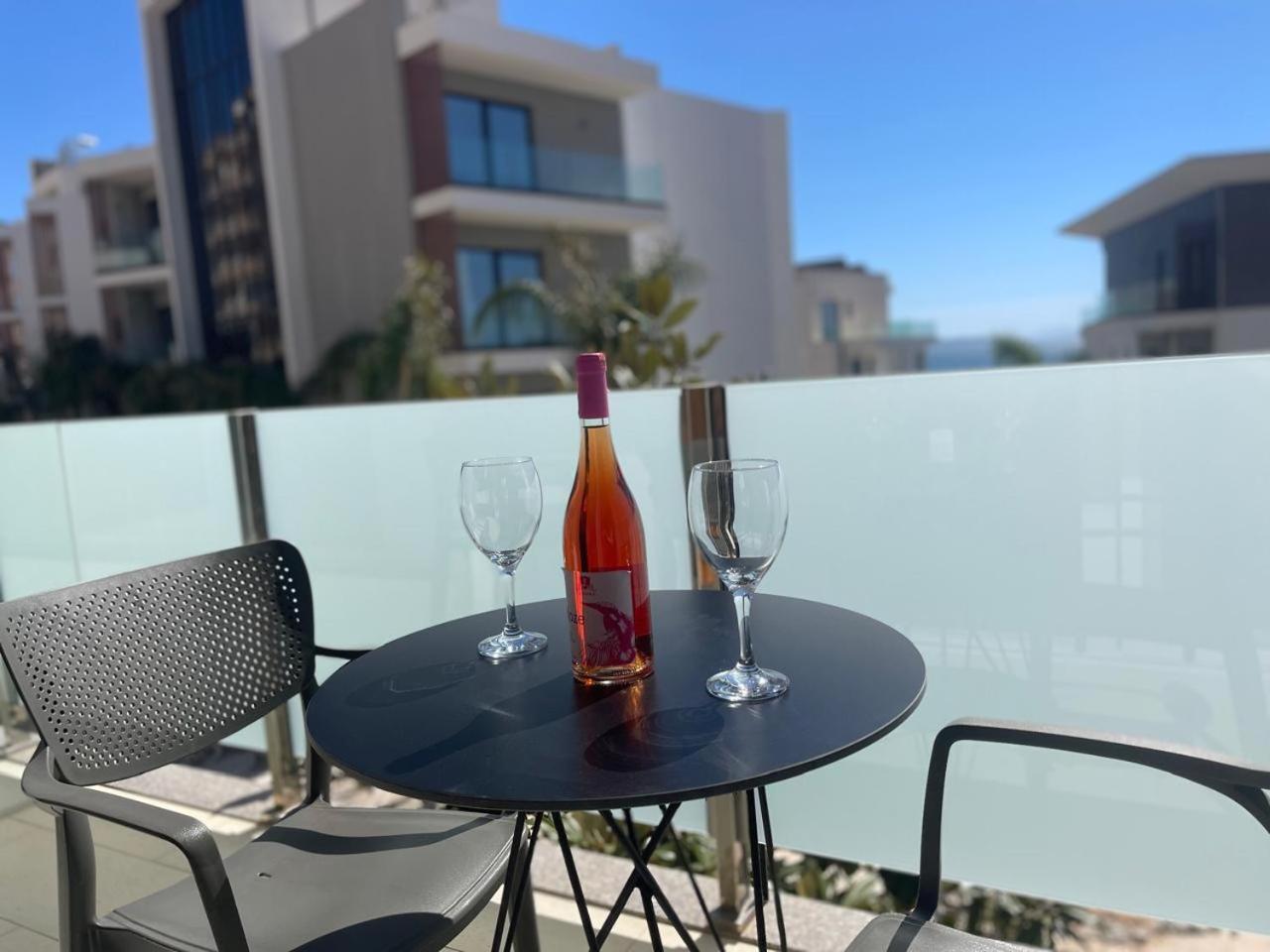 Nemesis Hotel Sarandë エクステリア 写真