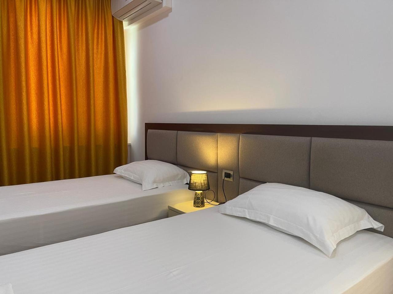 Nemesis Hotel Sarandë エクステリア 写真