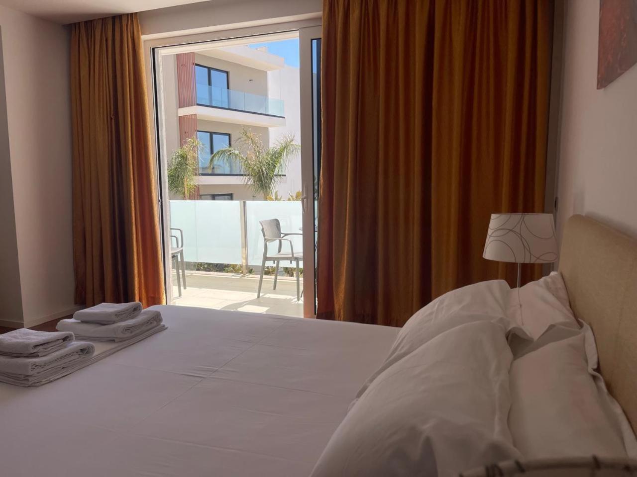 Nemesis Hotel Sarandë エクステリア 写真