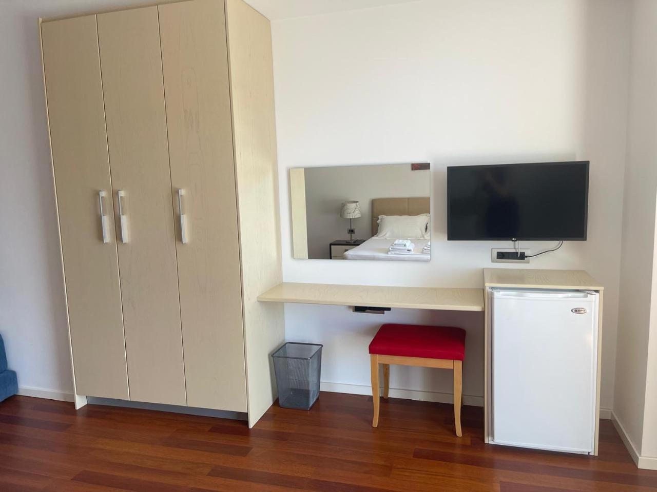 Nemesis Hotel Sarandë エクステリア 写真