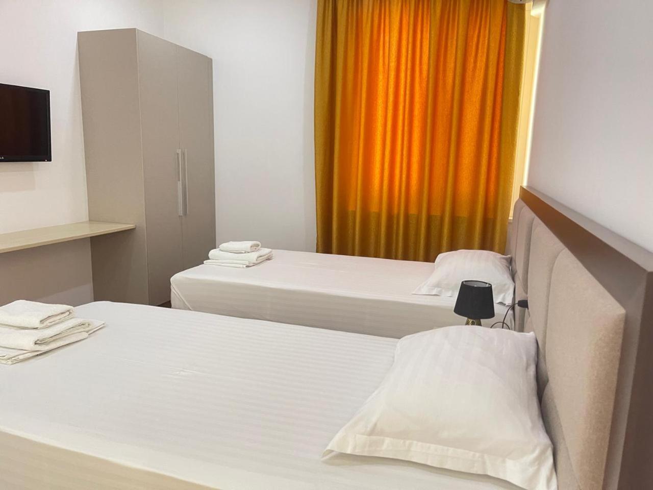 Nemesis Hotel Sarandë エクステリア 写真