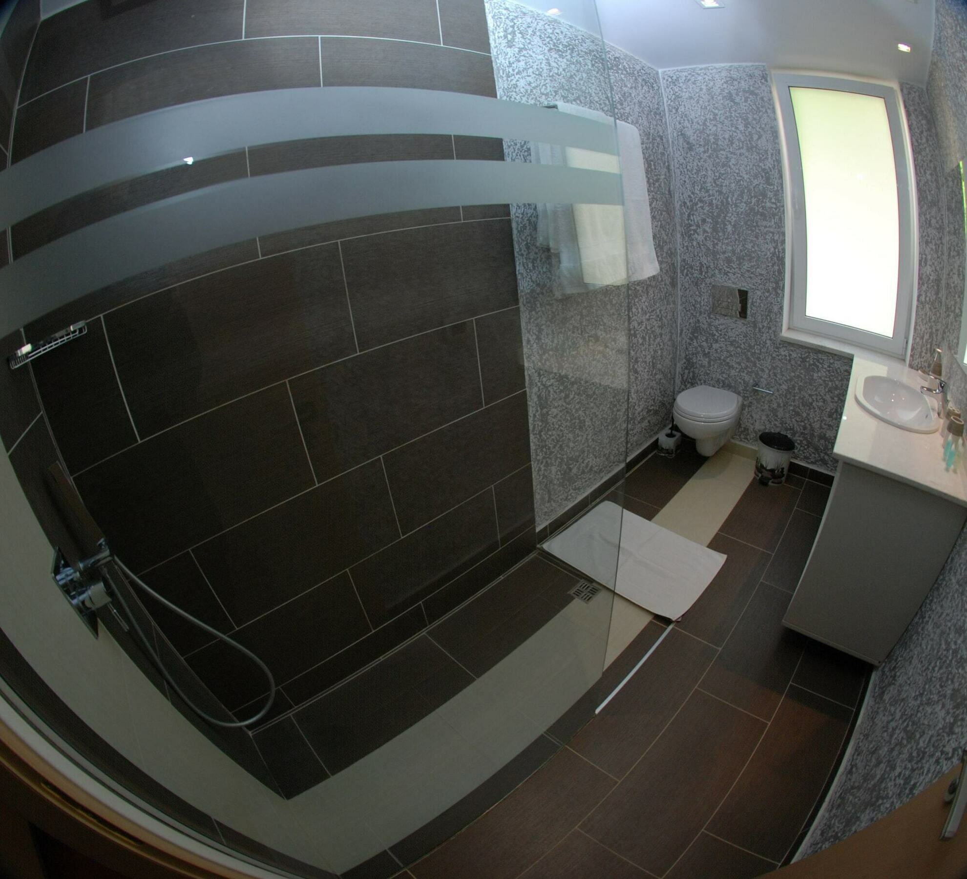 Nemesis Hotel Sarandë エクステリア 写真