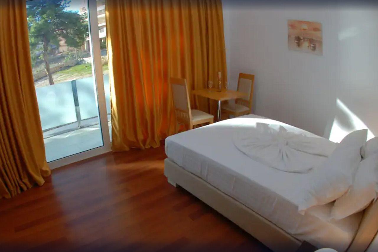 Nemesis Hotel Sarandë エクステリア 写真
